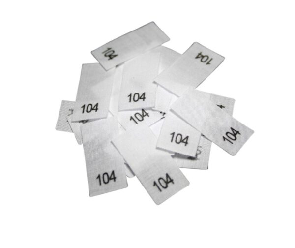 25 Textiletiketten - Größe 104 auf Mischband