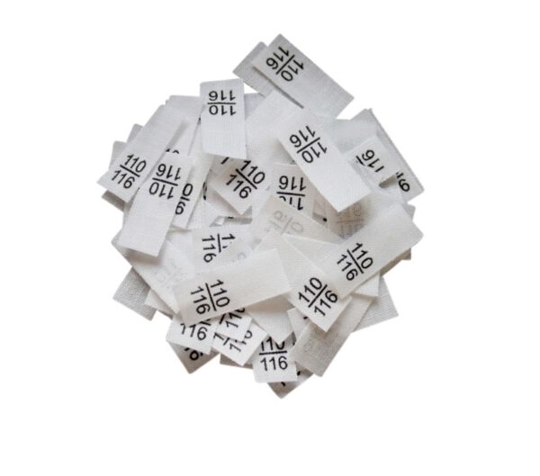 25 Textiletiketten - Größe 110/116 auf Mischband