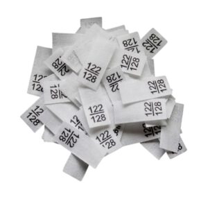 25 Textiletiketten - Größe 122/128 auf Mischband