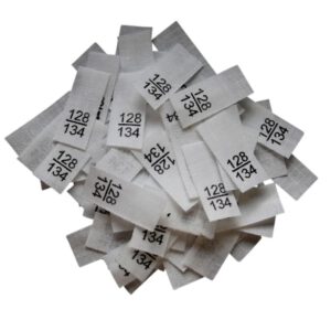 25 Textiletiketten - Größe 128/134 auf Mischband