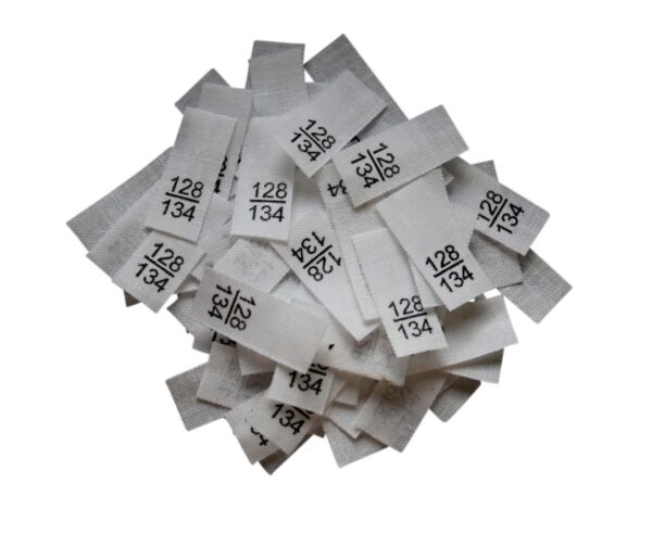 25 Textiletiketten - Größe 128/134 auf Mischband