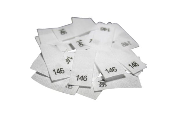 25 Textiletiketten - Größe 146 auf Mischband