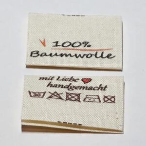 Etiketten auf Naturbaumwolle, Öko-Tex zertifiziertes Band in naturfarben, mittig gefalten