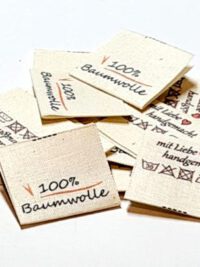 Textile Drucketiketten auf Naturbaumwolle, Öko-Tex zertifiziertes Band in naturfarben, mittig gefalten