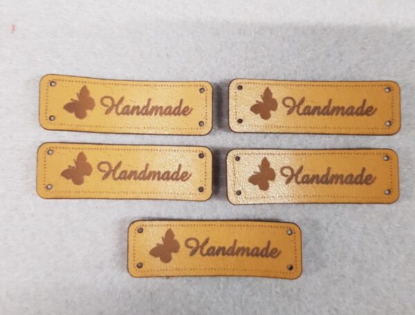 snap-pap-Version-2 Snap-pap - Aufnäher - Handmade - mit Schmetterling Motiv. Abmessungen: 16 x 50mm, vorgelocht zum Aufnähen Ausführung: gelasert