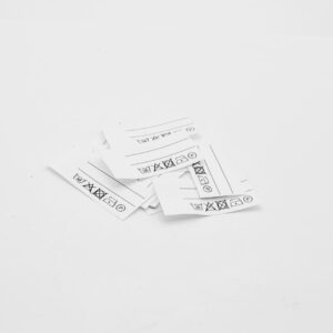 25 St. Textiletiketten mit zwei Linien zum Beschriften und vorgegebenen Pflegesybole