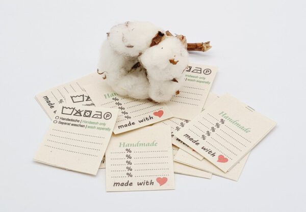 25 St. Textiletiketten Handmade made with hearth auf Naturbaumwollband