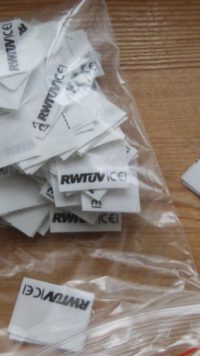 100 Etiketten RWTÜV|CE| geschnitten & gefalten 30x25mm