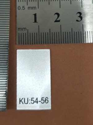 Kopfumfang Etiketten als Postenware, auf Satinband mit dem Aufdruck KU 54 bis 56