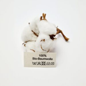Textiletiketten aus Naturbaumwollband mit der Aufschrift 100% Bio-Baumwolle